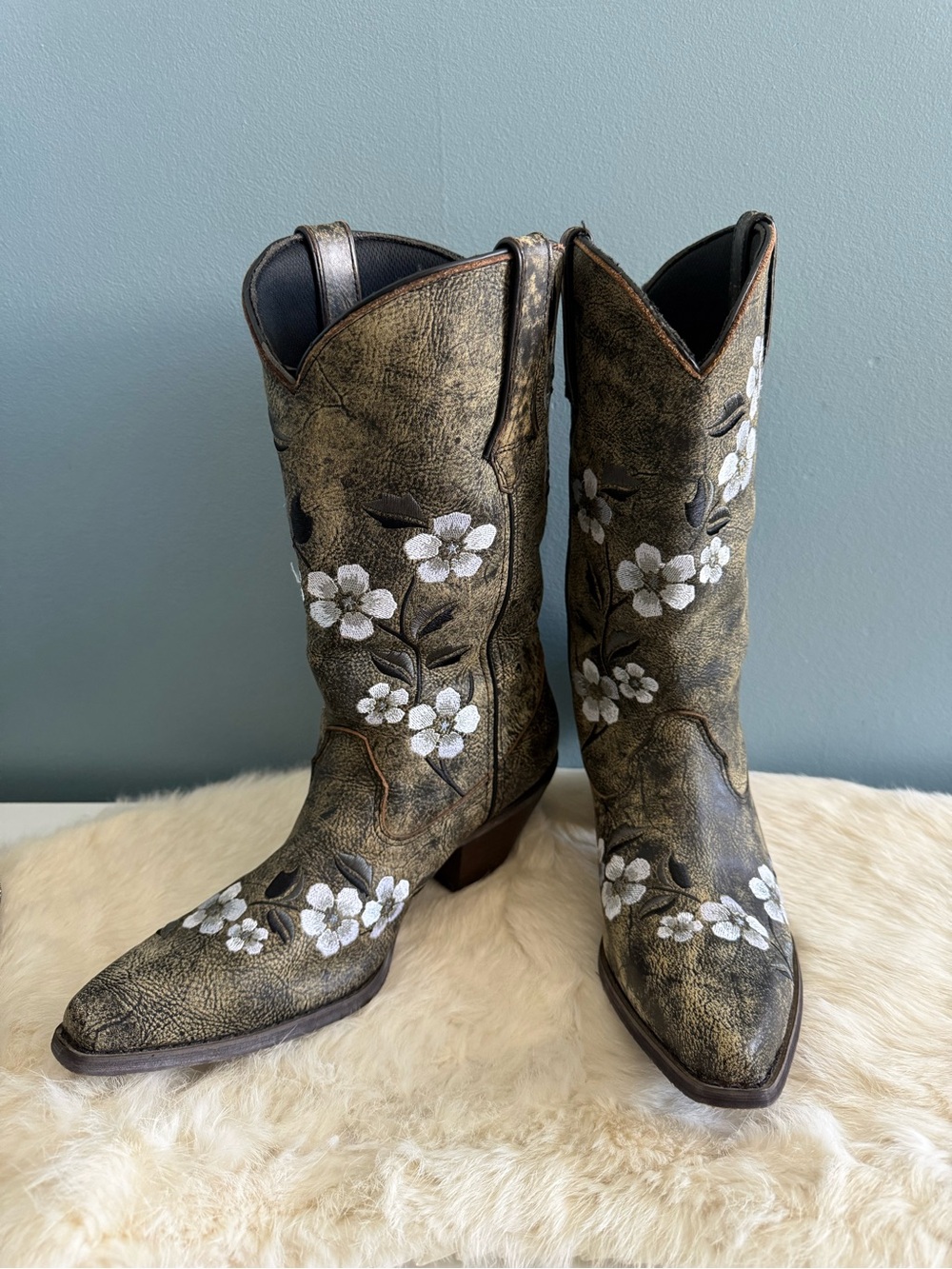 Durango Women’s Floral Concho Harness Western Boot